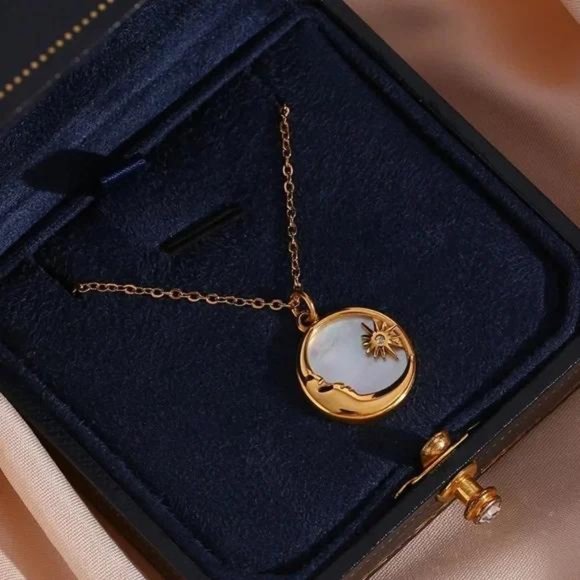New 18k Gold Disc Sun Moon Pendant Necklace, NICE NECKLACE, CUTE NECKLACE - Picture 5 of 7